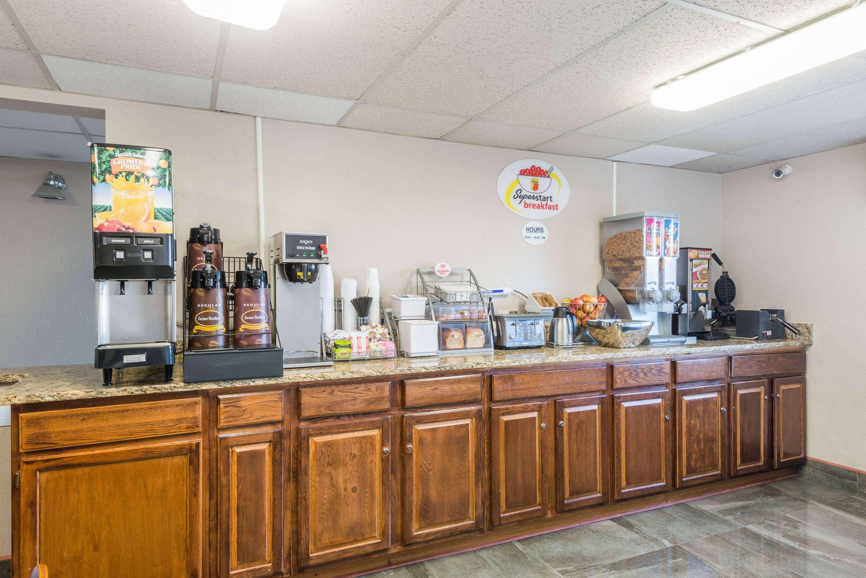 Super 8 By Wyndham Henderson North East Denver Экстерьер фото