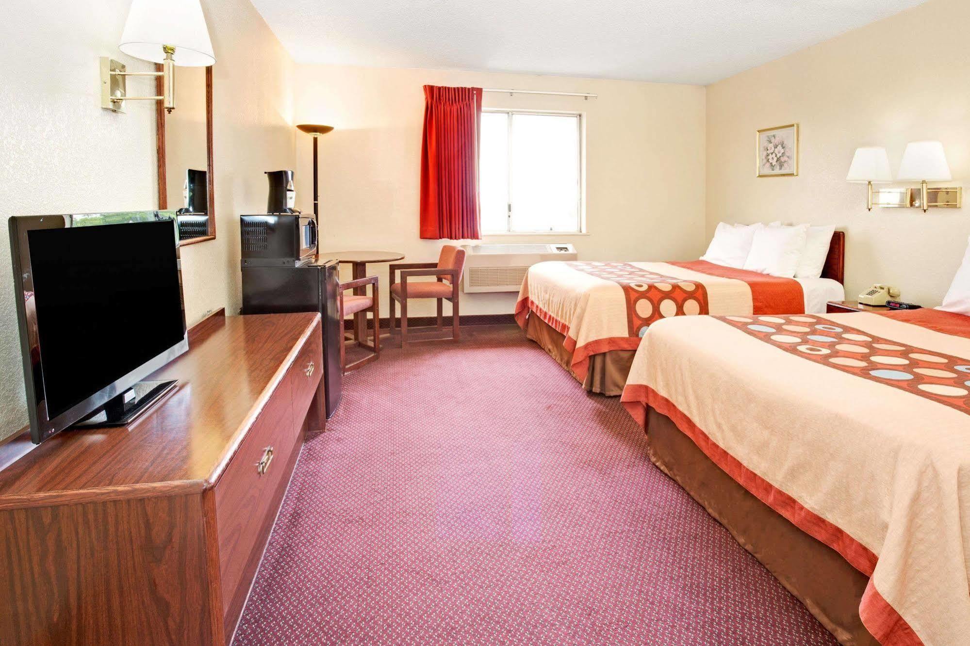 Super 8 By Wyndham Henderson North East Denver Экстерьер фото