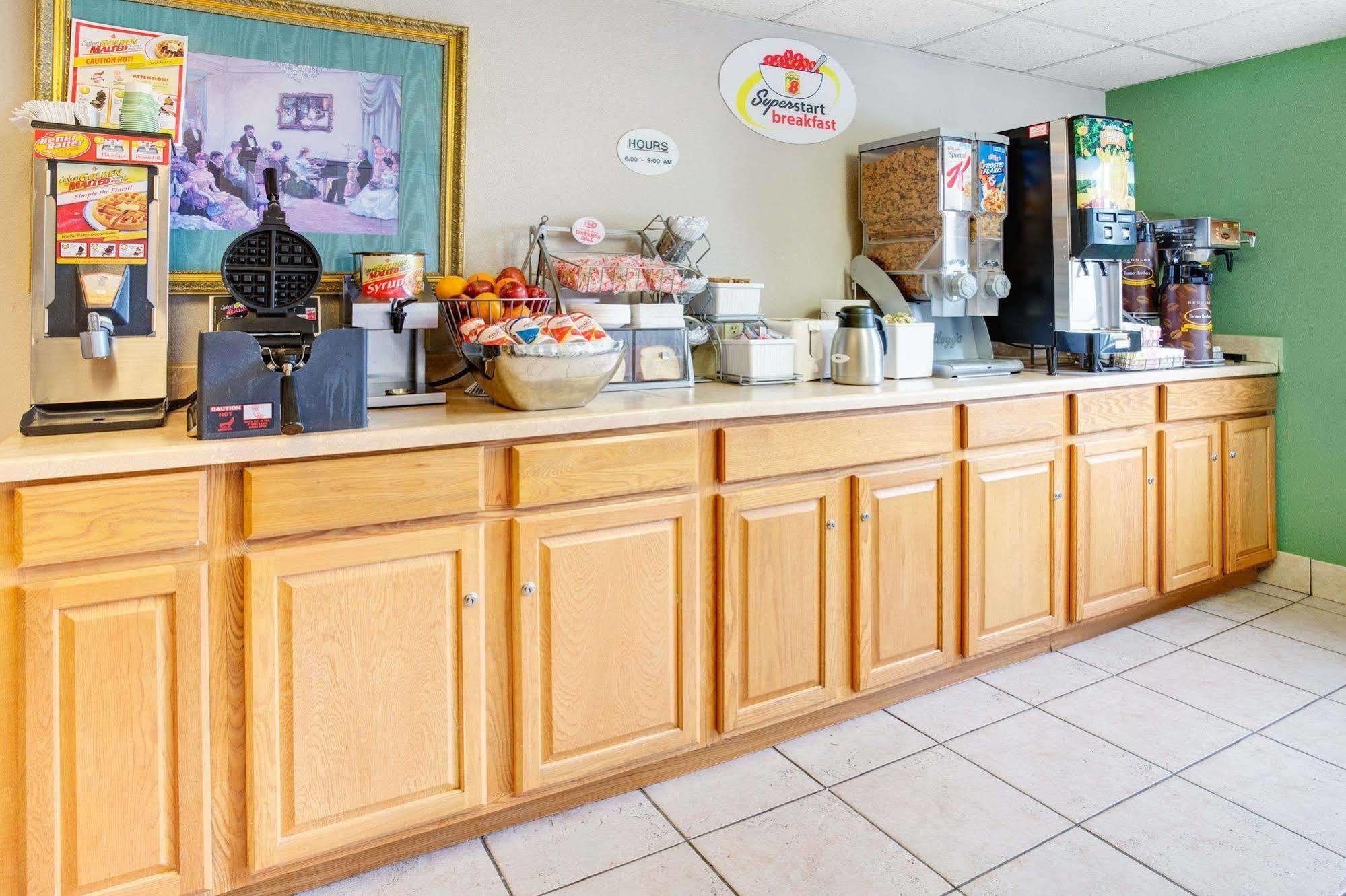 Super 8 By Wyndham Henderson North East Denver Экстерьер фото